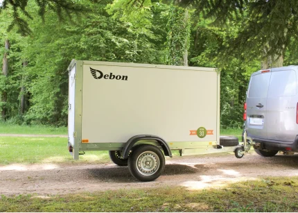 Roadster 220 Debon Trailers Heckansicht mit Doppeltür