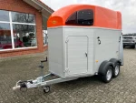 Humbaur Xanthos 2400 Pferdeanhänger orange metallic Außenansicht