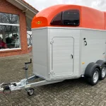 Humbaur Xanthos 2400 Pferdeanhänger orange metallic Außenansicht