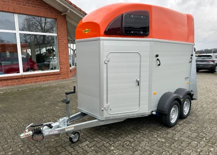Humbaur Xanthos 2400 Pferdeanhänger orange metallic Außenansicht