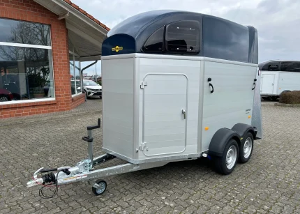 Humbaur Xanthos 2400 Außenansicht schräg vorne